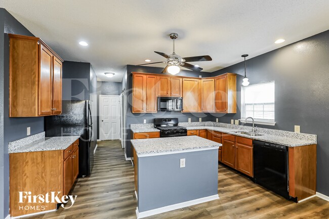 10735 Cyrus Dr