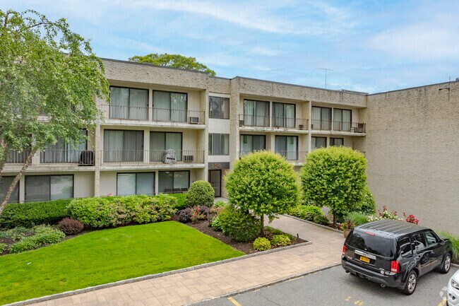 150-154 Overlook Ave - The River House