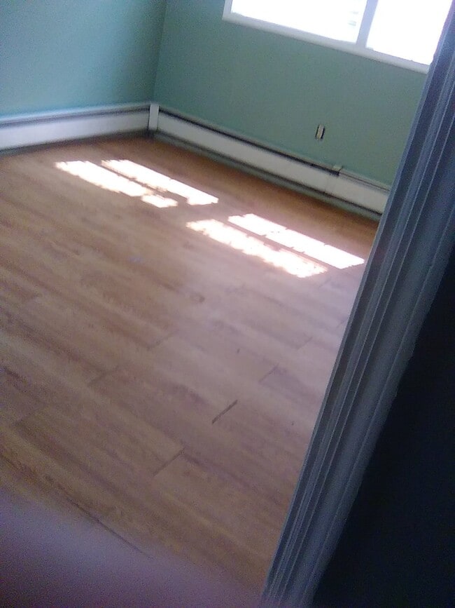 Photo - 573 Roosevelt Ave Unit apt 3