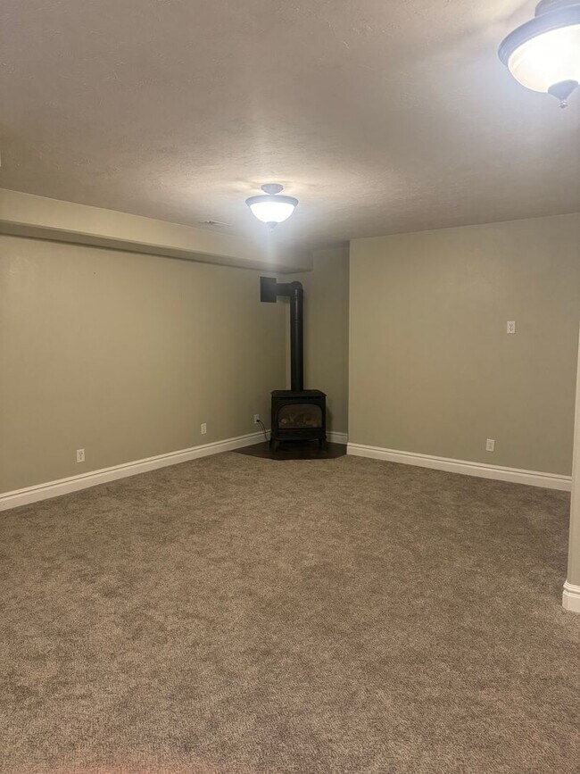 Large & Beautiful 6 Bedroom, 3 Bathroom Ho... Rental For Rent in Rigby