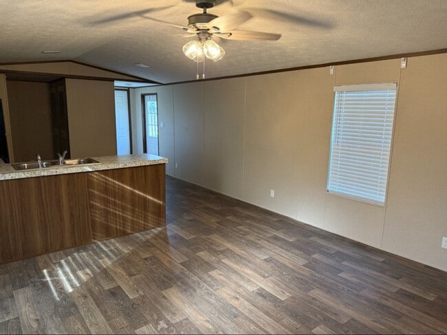 Photo - 202 Austin St