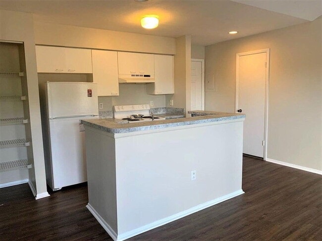 Building Photo - 4831 Via Palm Lakes