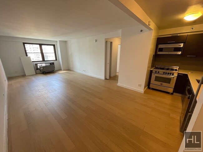 Building Photo - East 39th Street Unit 23G Rental