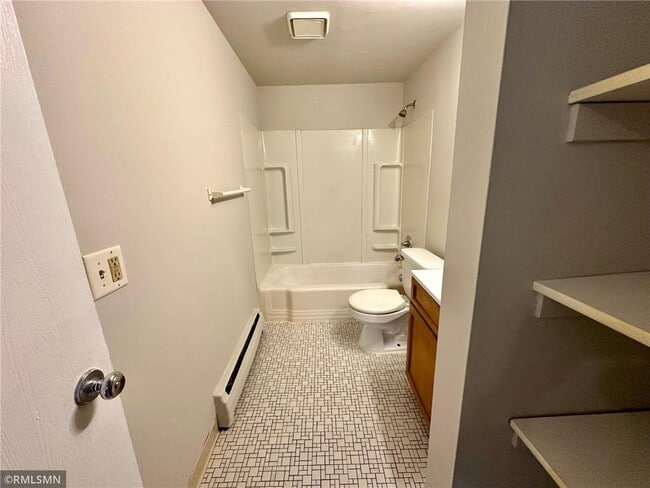 Photo - 1566 N Woodbridge St