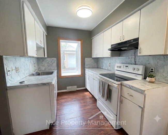 Photo - 2929 Burdette St