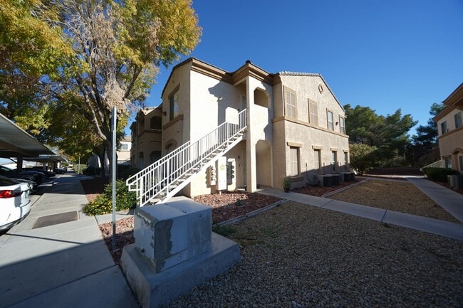 Building Photo - SHOWINGS AVAILABLE NOW Unit 1071 - Bldg #3