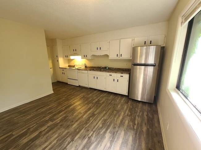 Photo - 612 Platinum St