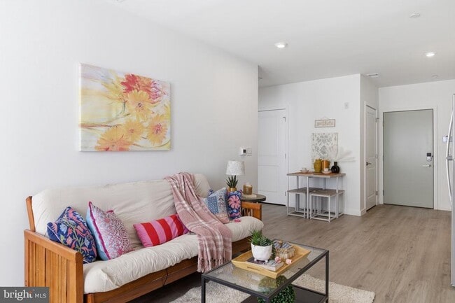 Photo - 915 N Broad St Unit 301