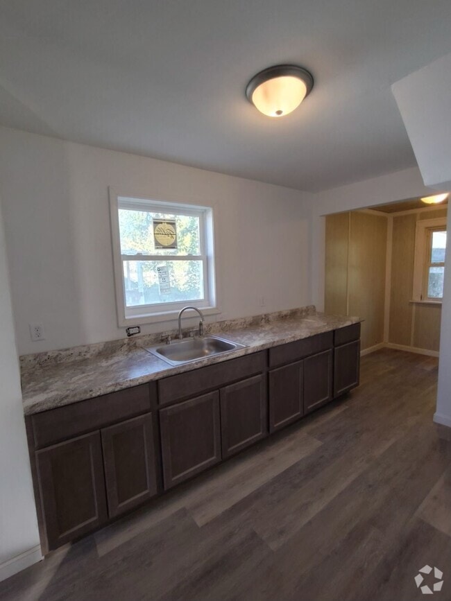 Building Photo - 1627 Woodbine Ave SE Rental