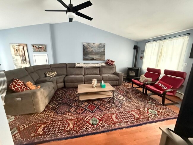 Photo - 53 Holmes Dr