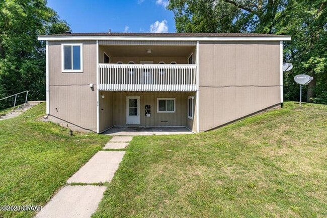 Building Photo - 315 Summit Ave N Unit A (main front)