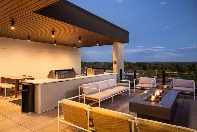 Photo - Noble Old Hampden