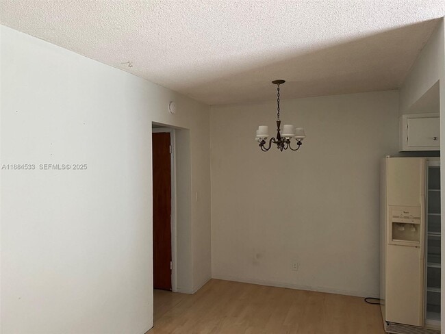 Photo - 4841 SW 45th Ave Unit 2