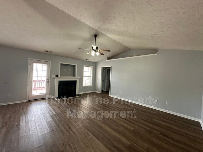 Photo - 4044 Red Oak Dr