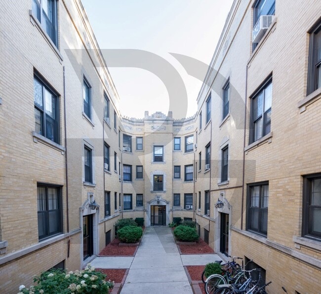 Photo - 423 W Belden Ave