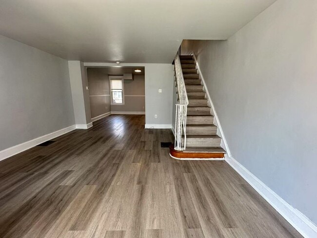 Building Photo - Newly Renovated 3 Bedroom and 1 Bathroom T... Rental
