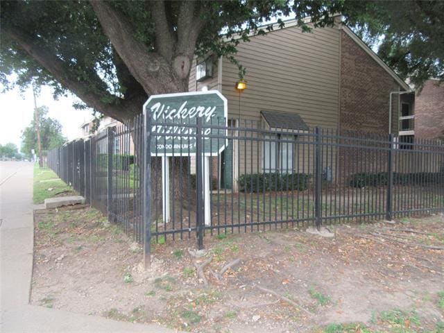 Building Photo - 5750 Phoenix Dr Unit 16