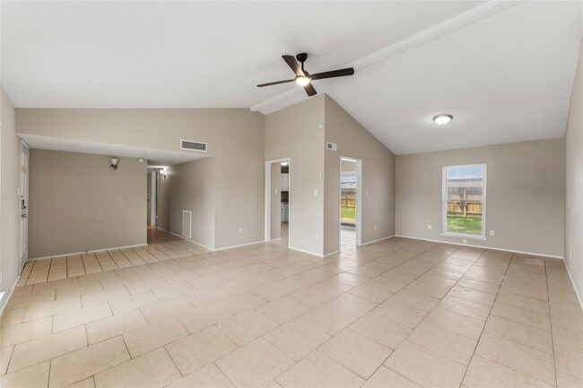 Photo - 16958 Jenikay St