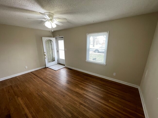 Photo - 402 S Dysart Ave