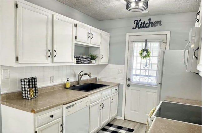 Photo - Beautiful 3 Bed 2 Bath Home Near Brittleba...