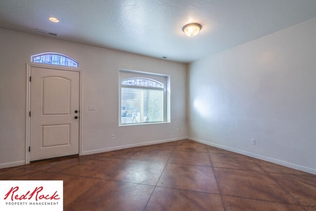 Photo - 3 Bedroom Townhome In Southgate Community