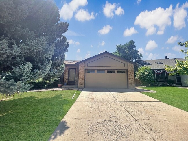 Photo - $0 DEPOSIT OPTION. DESIRABLE DAKOTA STATION SPLIT-LEVEL HOME WITH 3 BEDROOMS, 2 BATHS, AND SPACIO...