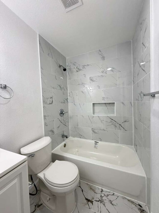 Photo - 5331 Bakersfield St