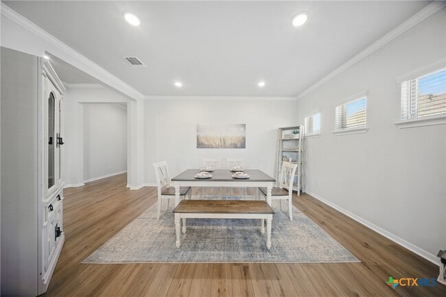 Photo - 711 Saddlehorn Dr