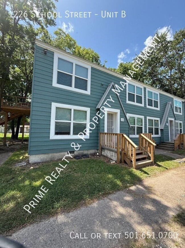 Photo - 1226 School St Apartment Unit B