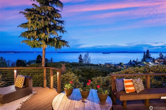 Photo - 6975 47th Ave SW