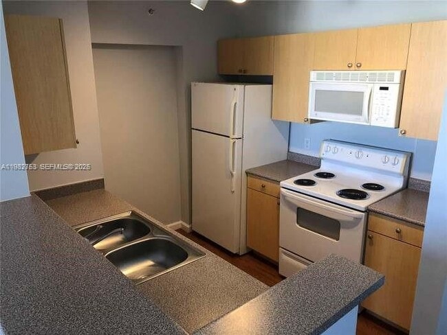 Photo - 1919 Van Buren St Unit 619a