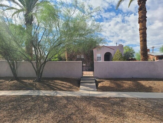 Building Photo - **Available NOW** Rental