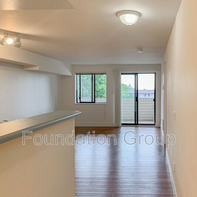 Photo - 9400 Roosevelt Way NE