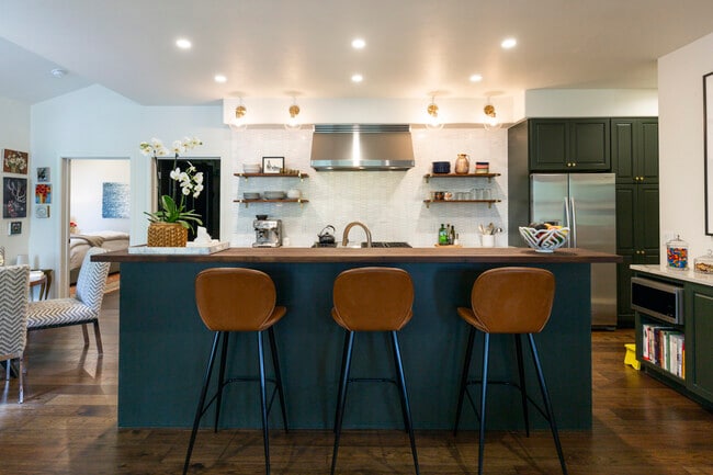 Photo - 405 Meadow Ct