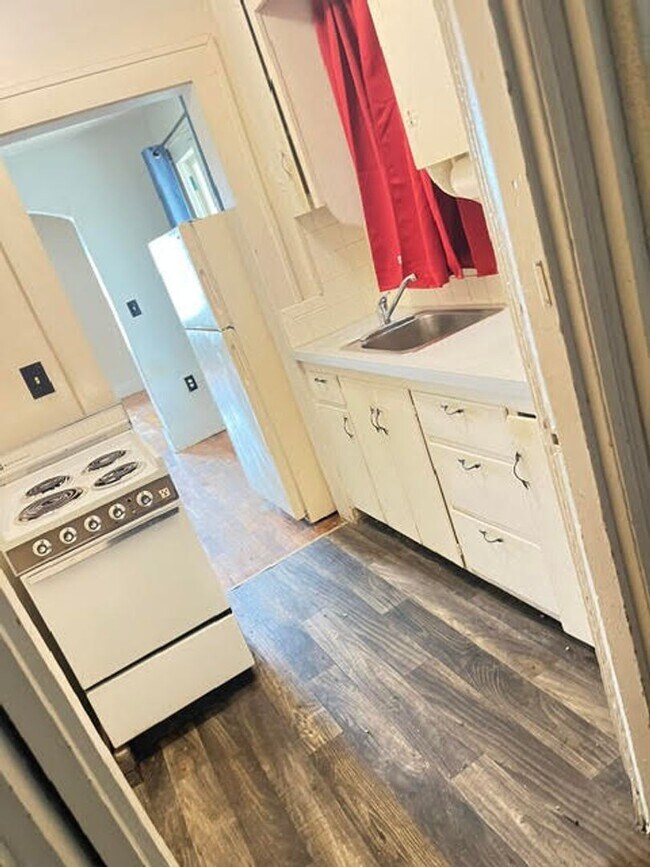 244 N Vine St Unit 244-1/2 N. Vine