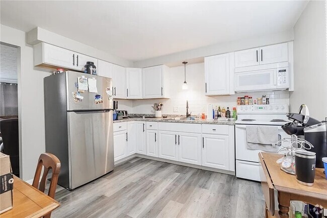 Building Photo - 15 Elm St Unit 4 Rental