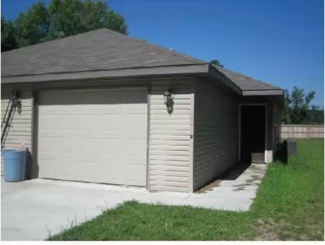 Photo - TWO BEDROOM DUPLEX IN THE HEART OF ELKINS ...