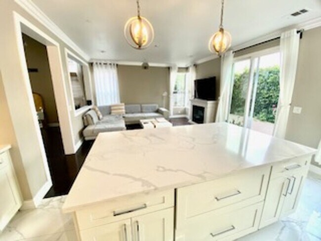 Photo - Beautiful 3 bedroom end unit home in Aliso...