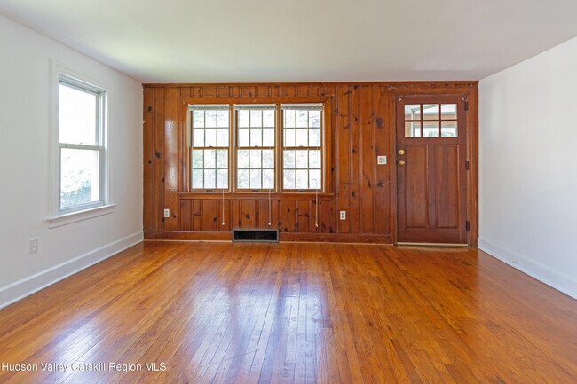8 Myer Ln