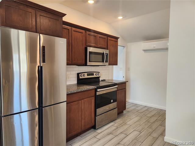 Photo - 985 Xavier St