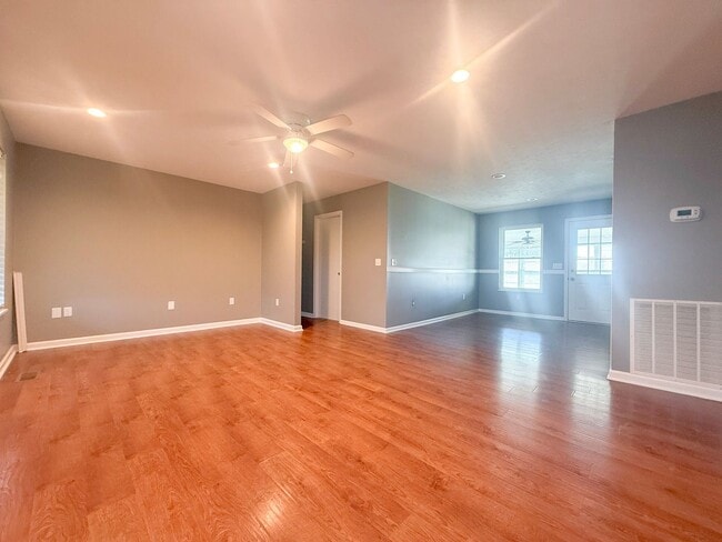 Photo - Pet-Friendly 3-Bedroom Home with Fenced Yard, Sun Room & Utilities Included