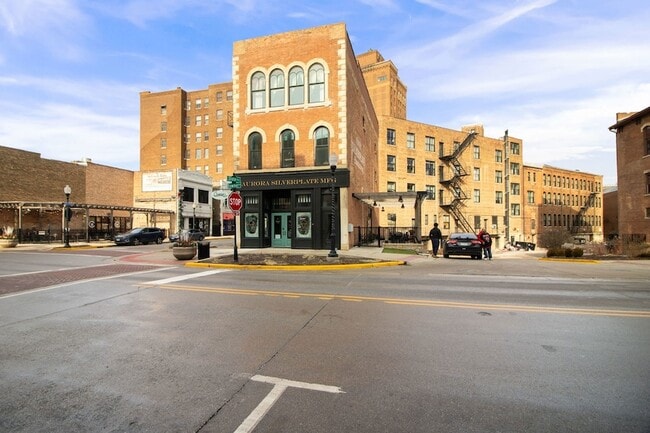 Photo - 6 E Downer Pl Unit 200