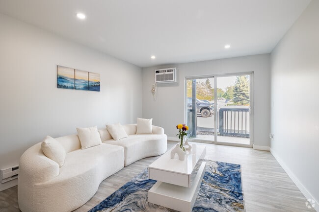 2BR, 2BA - 975SF - East Blue/Gold - Living Room - Arvada Court Apartments