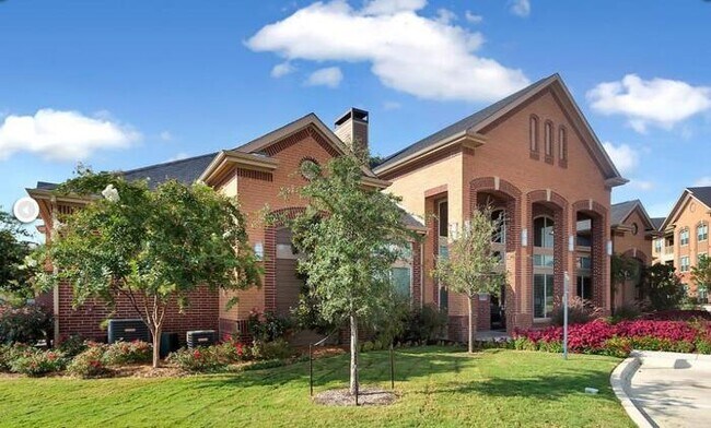 Photo - 350 N State Hwy 360 Unit b3