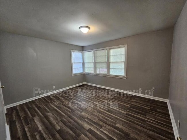 7 Mayflower Ave