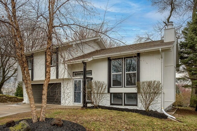 Photo - Great 4 Bedroom In Willow Wood!!