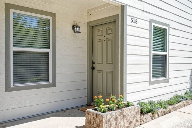 Photo - 518 Moore St