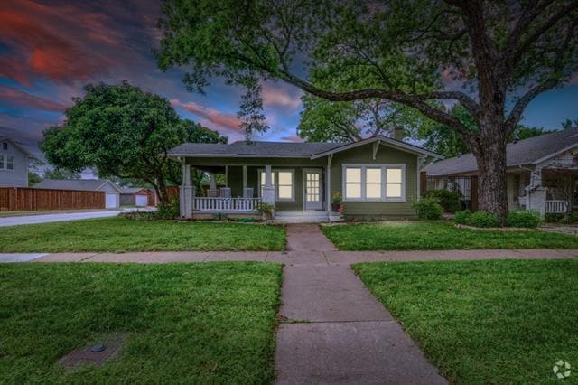 Building Photo - 4601 Pershing Ave Rental