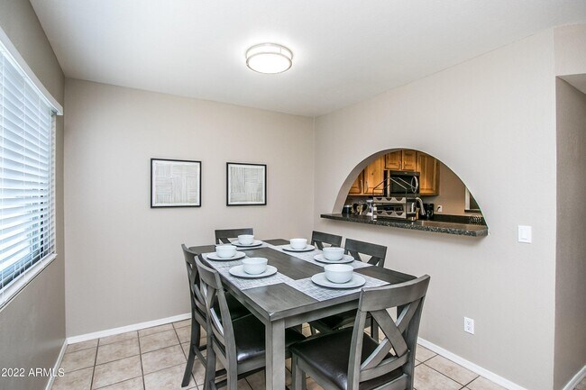 Photo - 626 W 14th St