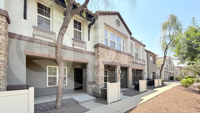 Photo - 2222 E Huntington Dr